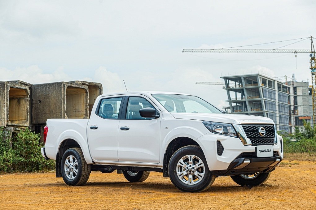 Nissan Navara adds a `cheap` version, increasing its chances of competing with the Ford Ranger 1